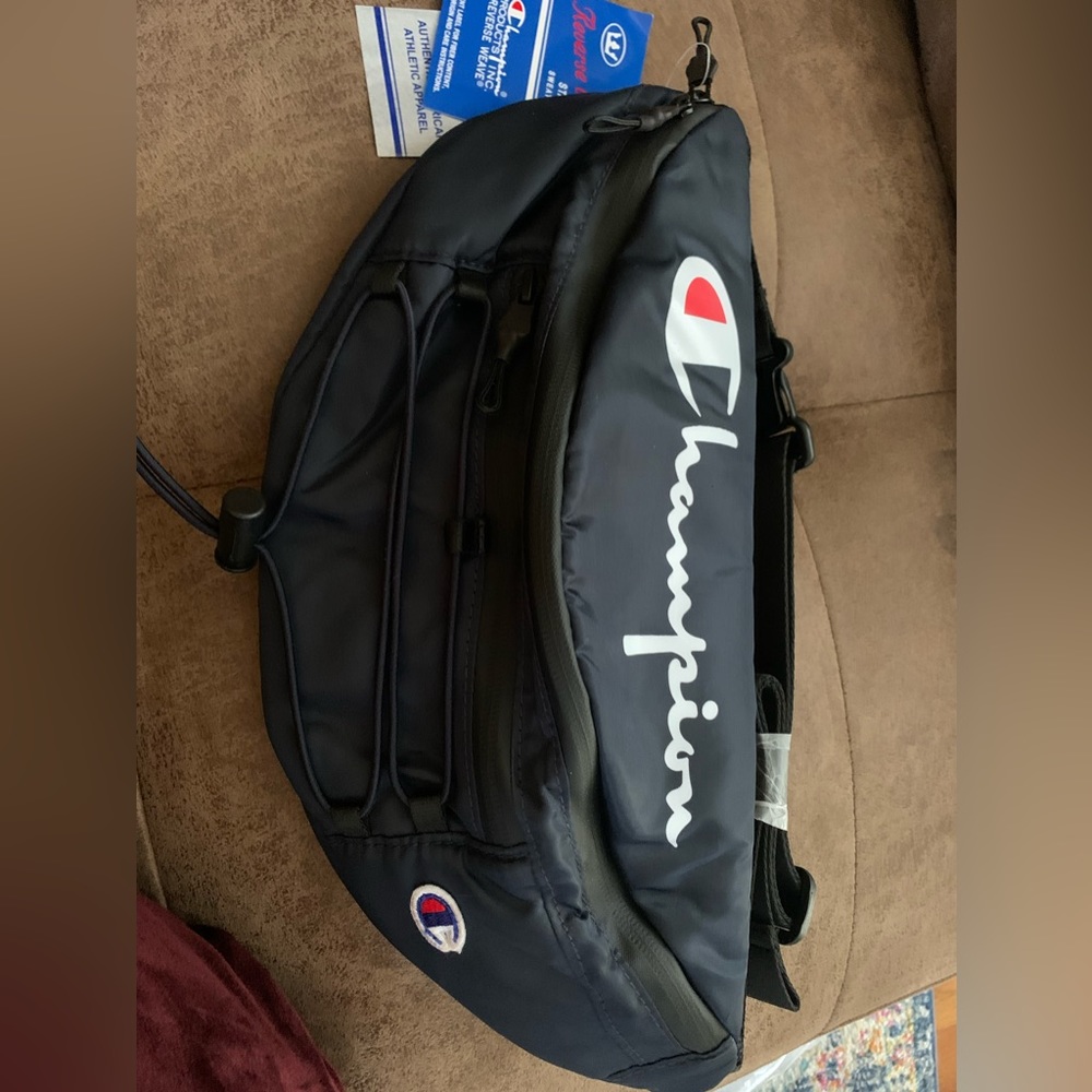 Champion waistbag.